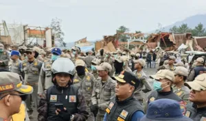 160 Kios Ilegal di Kawasan Puncak Cianjur Dibongkar, Pedagang Terima Kompensasi Rp10 Juta