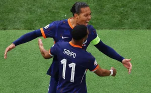 Belanda vs Jepang: Strategi Bertahan Samurai Biru Hadapi Kreativitas Lini Serang Oranje