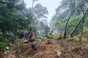 Jalan Padang-Painan Ditutup...