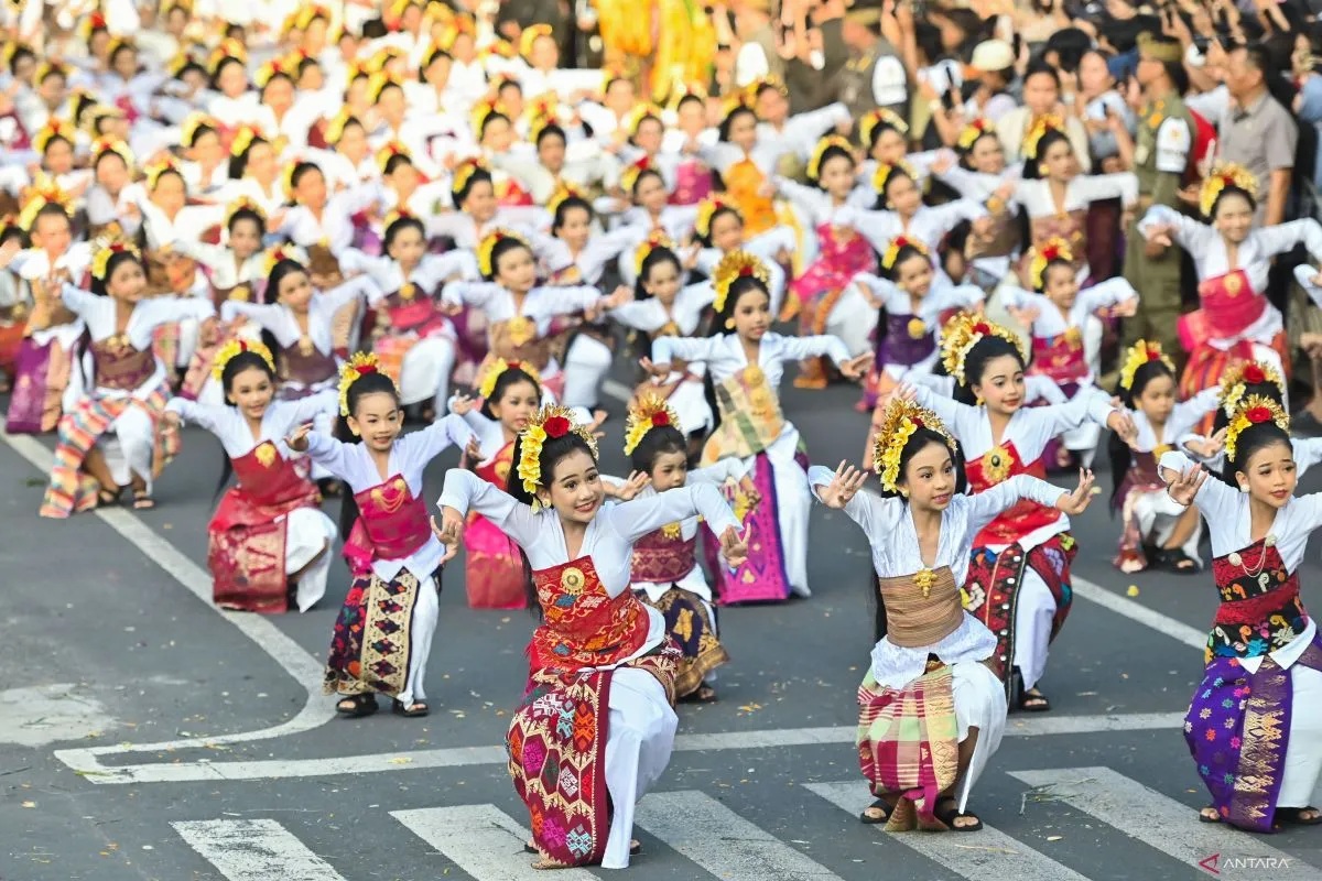 Meriah! Pawai Pesta Kesenian Bali 2026 Libatkan 23.000 Le...