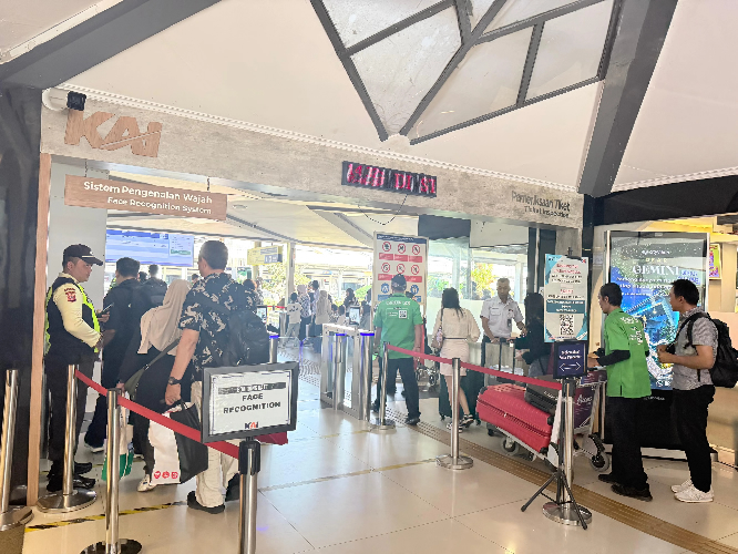 PT KAI: Penumpang Kereta Jakarta-Bandung Naik Jadi 44,05 ...