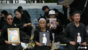 Thailand Berduka, Ribuan Orang Tangisi Mendiang Putri Bajrakitiyabha, Bendera Dikibarkan Setengah Tiang 