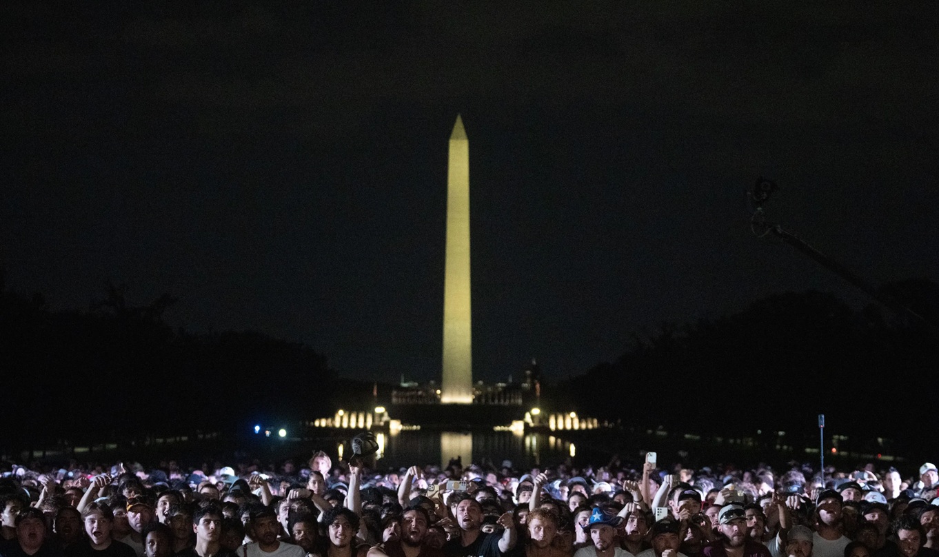 Ultah ke-80, Trump Gelar Pertunjukan Tinju Brutal UFC di Halaman Gedung Putih  