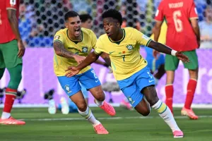 Vinicius Selamatkan Brasil ...