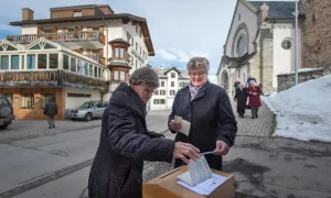 Akhirnya Warga Swiss Menola...