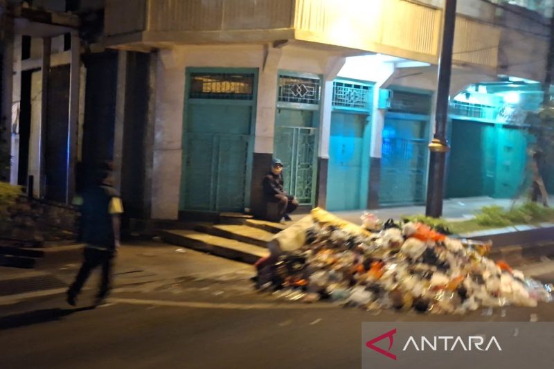 DLH Cianjur Gencarkan Pemilahan Sampah dari Rumah, Libatkan RT dan Aparat Desa Tekan Sampah ke TPAS Mekarsari.