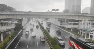 Prakiraan Cuaca BMKG Sebagian Besar Wilayah Jakarta Berpotensi Hujan Senin Malam
