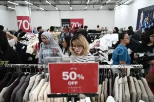 Daya Beli Masyarakat Melema...