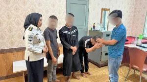 Tersebar Berita Ada Pesta N...