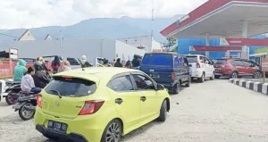 Imbas Gempa M 6,7, Warga Palu "Panic Buying" BBM hingga Antre Panjang