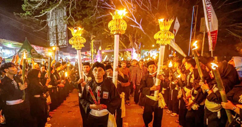 Malam Suro: Dialektika Ruang Perjumpaan Tradisi, Agama, d...