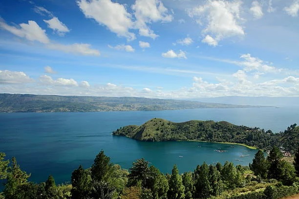 Pelaku Pungli Wisatawan di Danau Toba yang Viral Sudah Di...