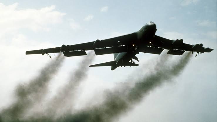 Pesawat Pembom Nuklir B-52 AS Jatuh Setelah Lepas Landas ...