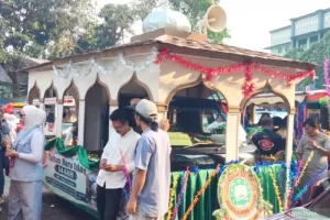 Tahun Baru Islam: Ponpes Al Hamid Cilangkap Hias 100 Mobil dengan Ornamen Islami