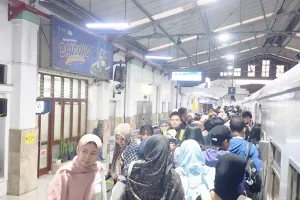 Banjir Penumpang di Stasiun Bandung, KAI Daop 2 Cetak Rekor Okupansi Luar Biasa