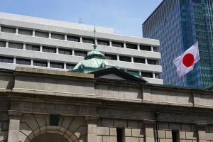 Bank Sentral Jepang Naikkan...