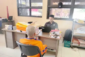 Bejat! Ayah Lansia di Karawang Tega Gagahi Anak Kandung, Berakhir Diringkus Polisi