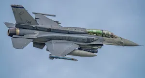  F-16 Singapura Integrasikan Pod Perang Elektronik Baru dalam Latihan Perang yang Dipimpin AS