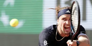Perjuangan Zverev Adaptasi Lapangan Rumput