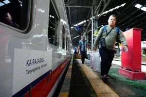 PT KAI Hadirkan Kereta Ekon...