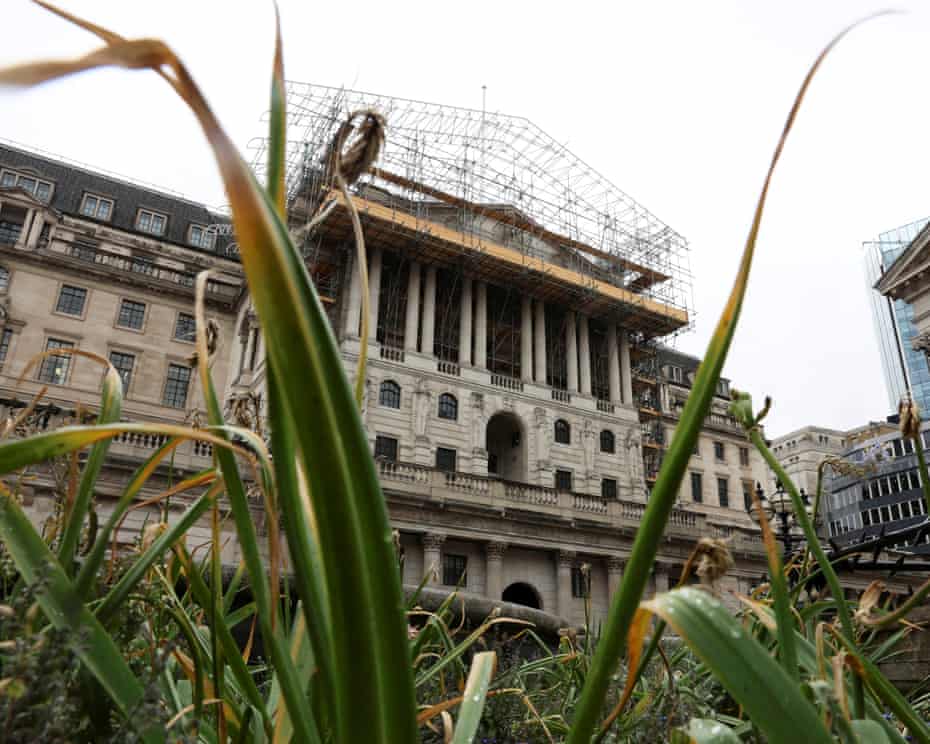 Bank of England Mempertahankan Suku Bunga dan Turunkan Pe...