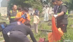 Jasad Bayi Dalam Plastik Hitam Ditemukan di Kuburan Susukan Jaktim