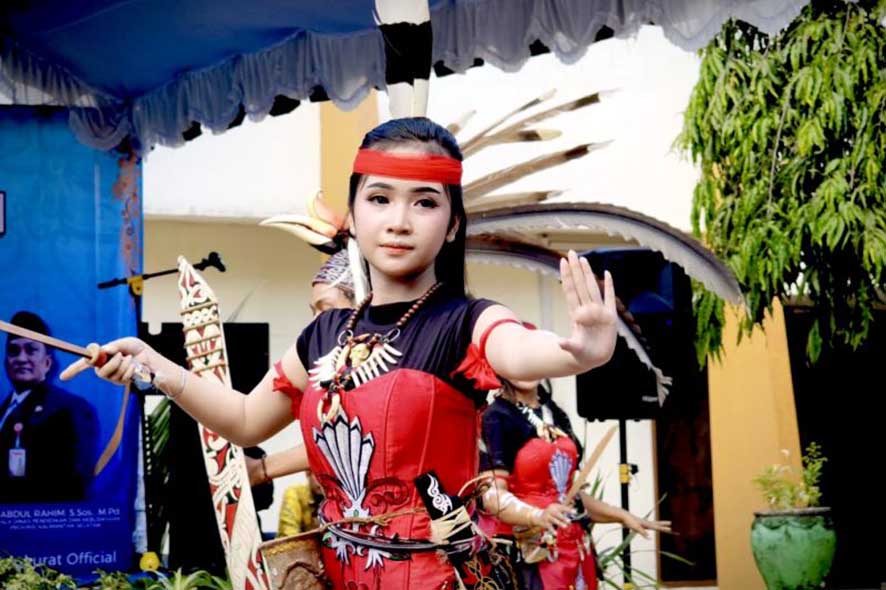Melestarikan Peradaban Daya...