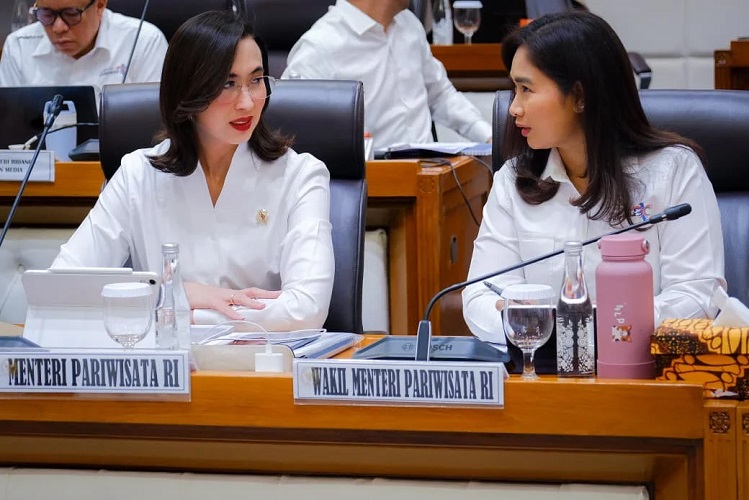 Menpar Targetkan Kunjungan 19,1 Juta Wisman pada Tahun 2027