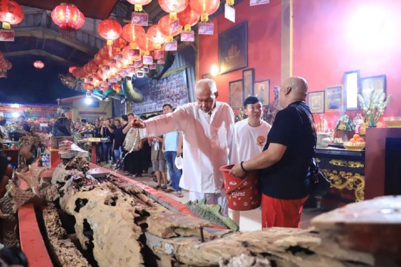 Festival Budaya Pertjon di Tangerang Meriah, Warga Antusias Ambil Kain Merah dan Air di Perahu Keramat