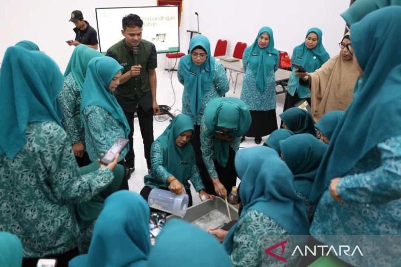 PKK Makassar Ajarkan Cara Membuat Eco Enzyme, Sabun, dan ...