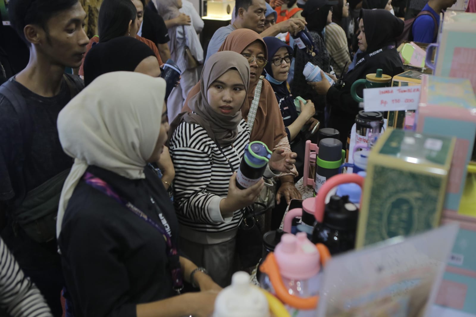 Diskon Tumbler Estetik di Jakarta Fair 2026, Lock n Lock ...