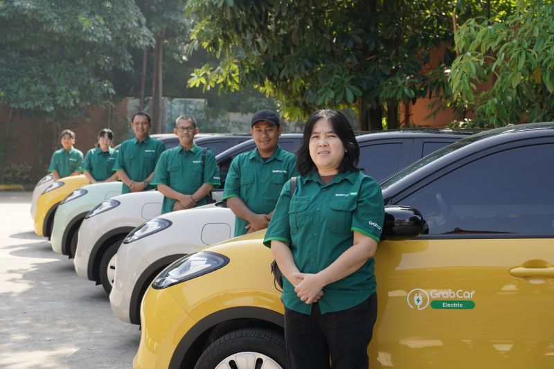 Kolaborasi Wuling-Grab Perluas Armada Kendaraan Listrik u...