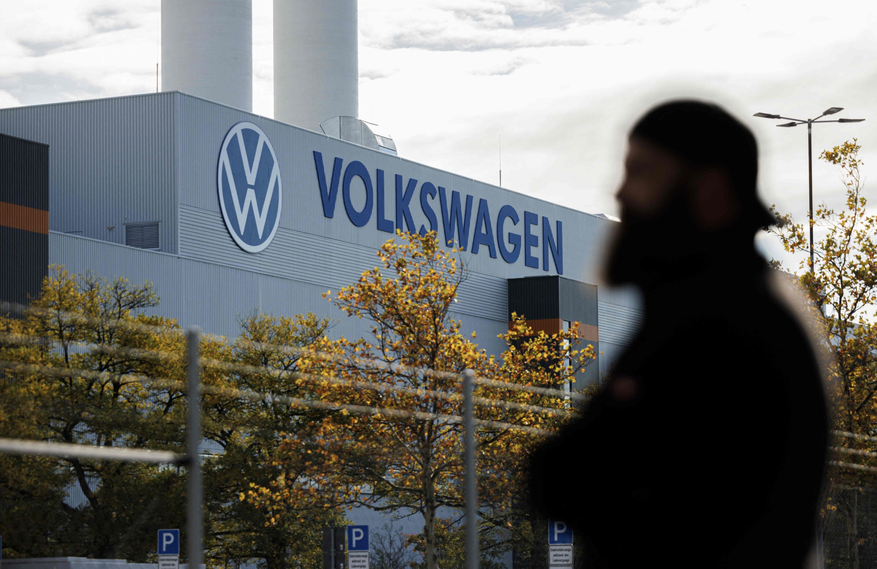 Ada Apa dengan VW? Raksasa Jerman Umumkan Pangkas Puluhan...