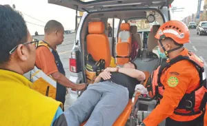 Basarnas Makassar Evakuasi ABK Asing Sakit Akut Saat di Tengah Laut 