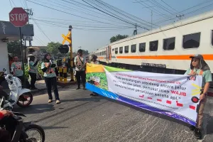 PT KAI Ajak Pengendara Disiplin dan Imbau Warga Jauhi Jalur Rel demi Hindari Kecelakaan Maut