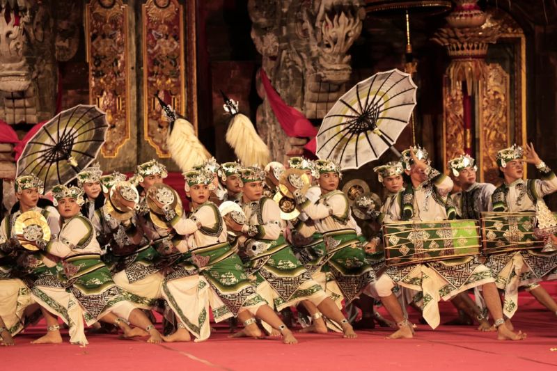 Reng Roh Tampil Memesona, Sekaa Gong Kencana Wiguna Curi ...