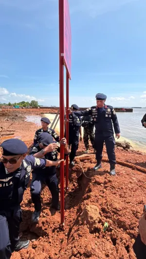 Bangun Fasilitas di Laut Ta...