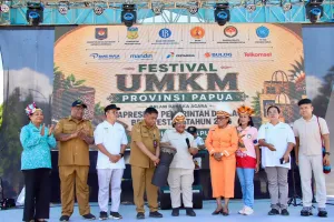 Buka Festival UMKM di Papua...