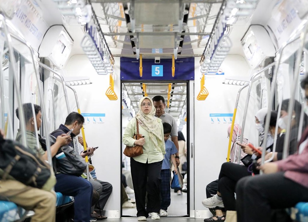 Kado Spesial HUT Jakarta, Naik MRT, LRT, dan Bus Transjakarta Cuma Rp1 