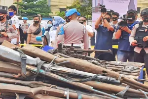 Masyarakat Sumsel Serahkan 101 Senpi Ilegal ke Kepolisian