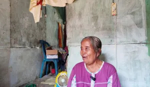 Nenek Tukiyem Gagal Dapat Bansos Gara-gara Anak Pak Lurah Nyelonong Masuk KK
