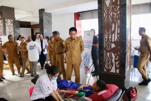 Wamendagri Wiyagus Apresiasi Kegiatan Donor Darah dan Pengobatan Gratis Pemprov Papua 