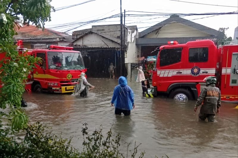 Banjir di Musim Kemarau Landa Kota Surabaya, Pemkot Optim...