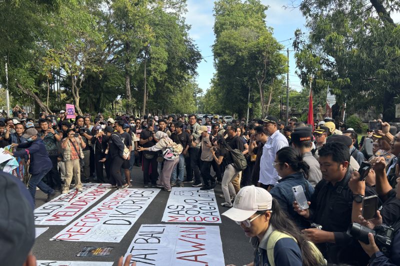 DPRD Bali Janji Bakal Sampaikan Tuntutan Mahasiswa ke Pem...