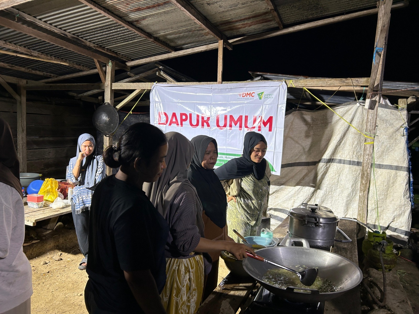 Respons Gempa Sigi, DMC Dompet Dhuafa Operasikan Dapur Um...
