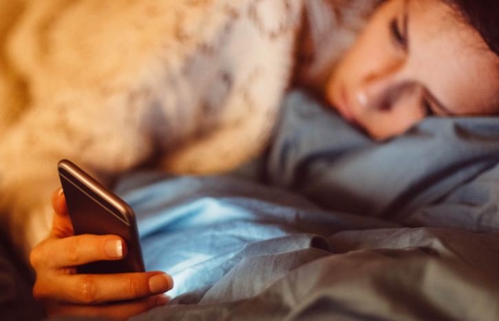 Wajib Tahu! Kurang Tidur di Usia 40-an dan 50-an Bisa Meningkatkan Risiko Alzheimer di Kemudian Hari