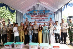 Kepolisian Daerah Banten Bagikan Paket Sembako hingga Bedah Rumah Warga Serang