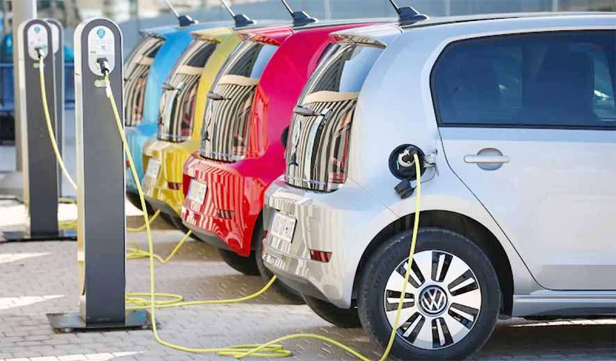 Mobil Listrik Kuasai Pasar Otomotif Eropa, Warga Mulai Ti...
