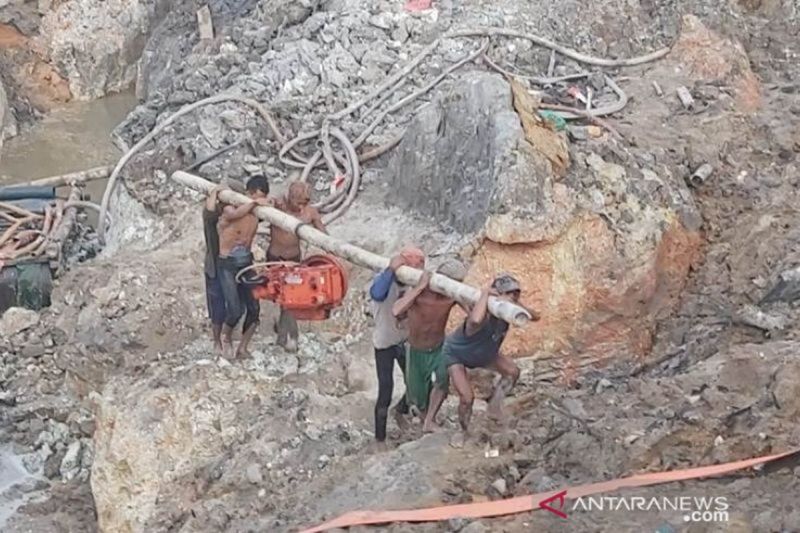 Pemprov Babel Prioritaskan IPR bagi Warga Desa di Kawasan Tambang Rakyat, Dorong Kesejahteraan Masyarakat.