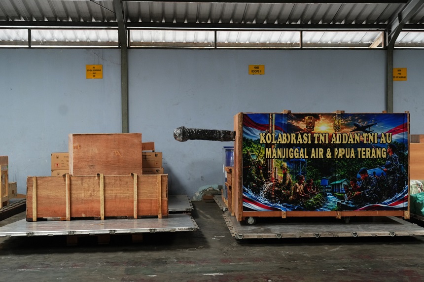 Perluas Akses Air Bersih dan Listrik di Papua, TNI AD Kir...